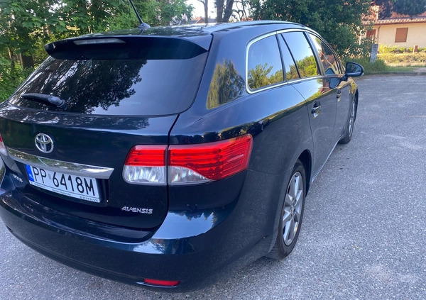 Toyota Avensis cena 31500 przebieg: 209200, rok produkcji 2012 z Piła małe 79